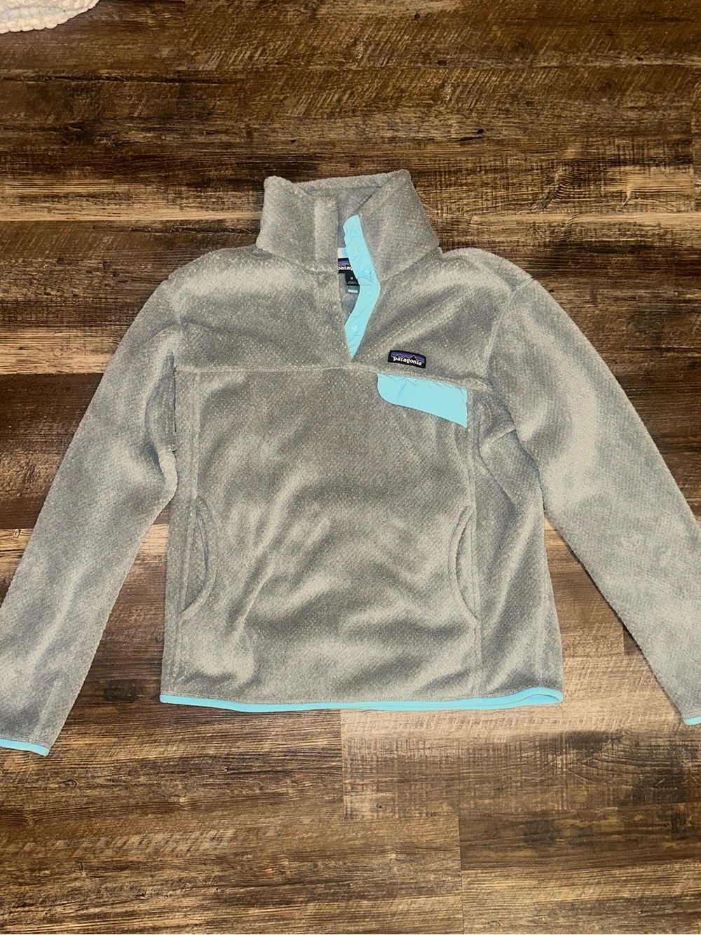 Patagonia Light Gray Fleece Pullover with Aqua Trim